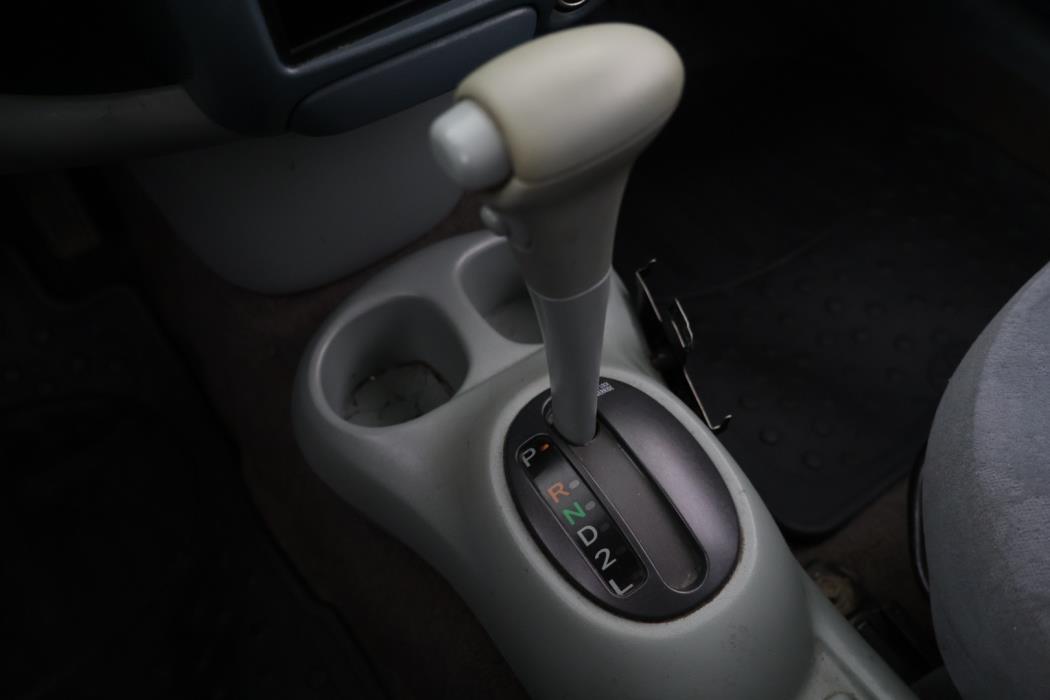 TOYOTA Yaris 2002