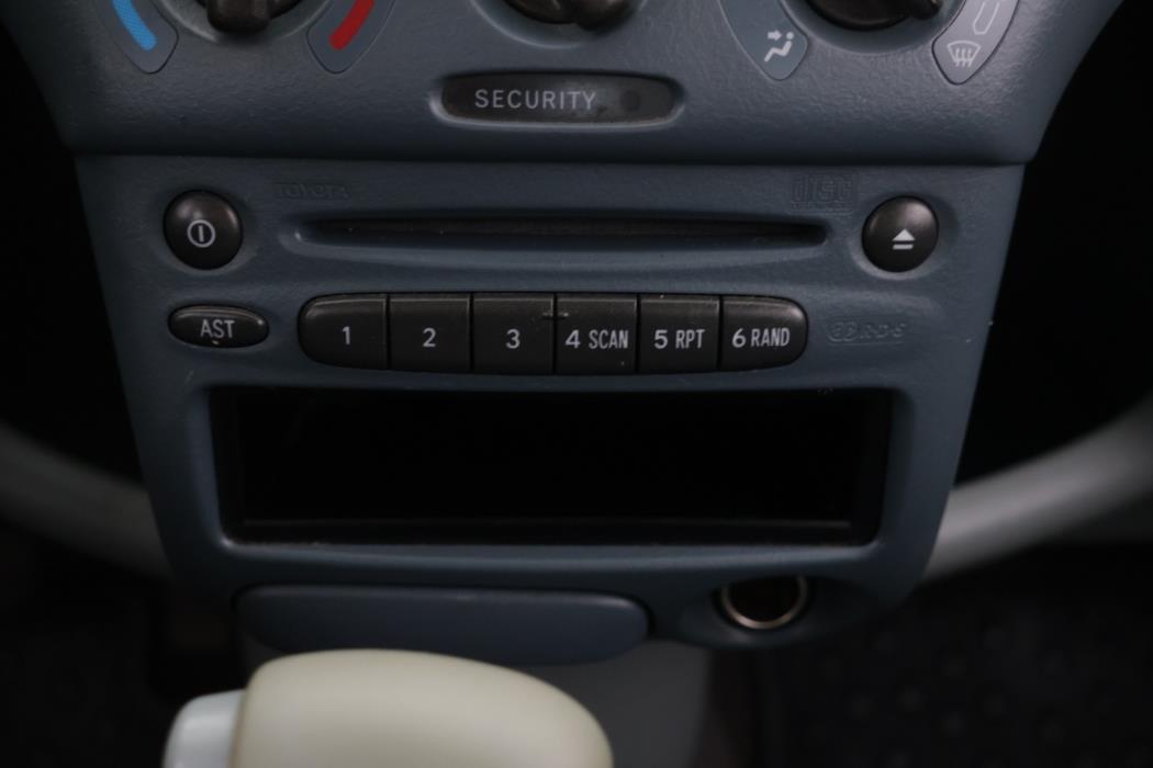 TOYOTA Yaris 2002