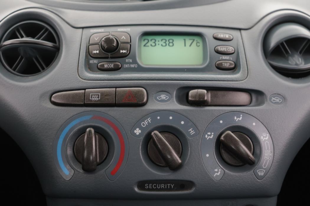 TOYOTA Yaris 2002