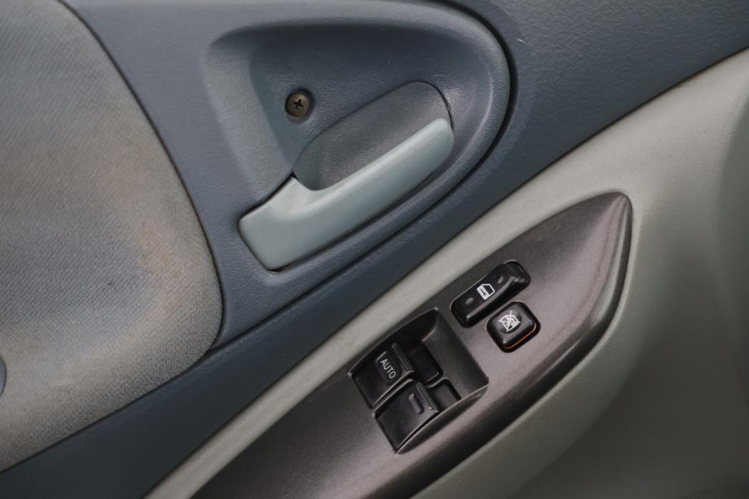 TOYOTA Yaris 2002