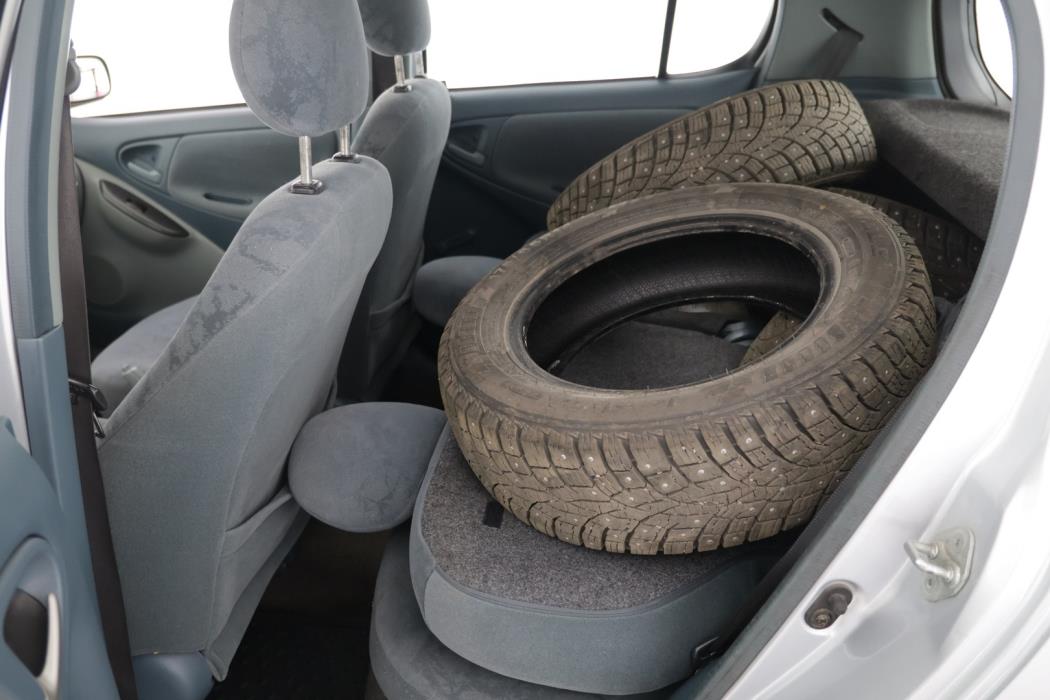 TOYOTA Yaris 2002