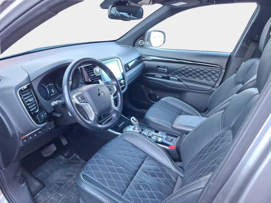 MITSUBISHI Outlander PHEV 2020