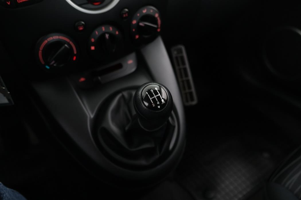 MAZDA Mazda2 2008