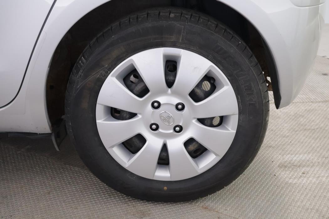 TOYOTA Yaris 2011