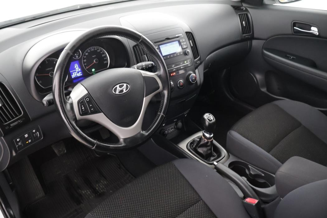 HYUNDAI i30 2011