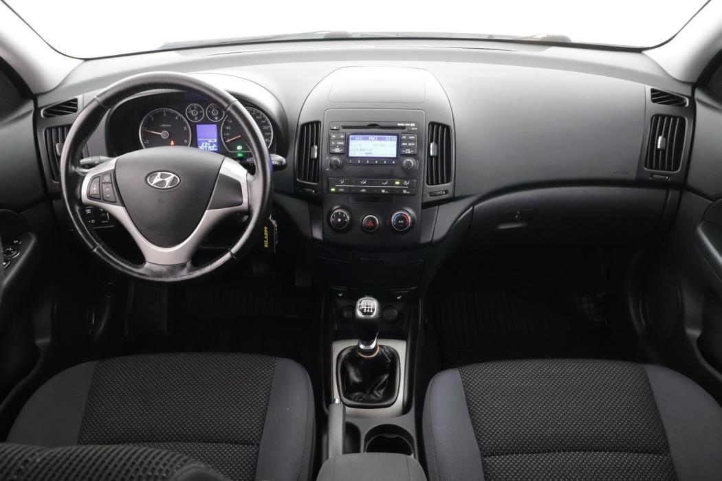 HYUNDAI i30 2011