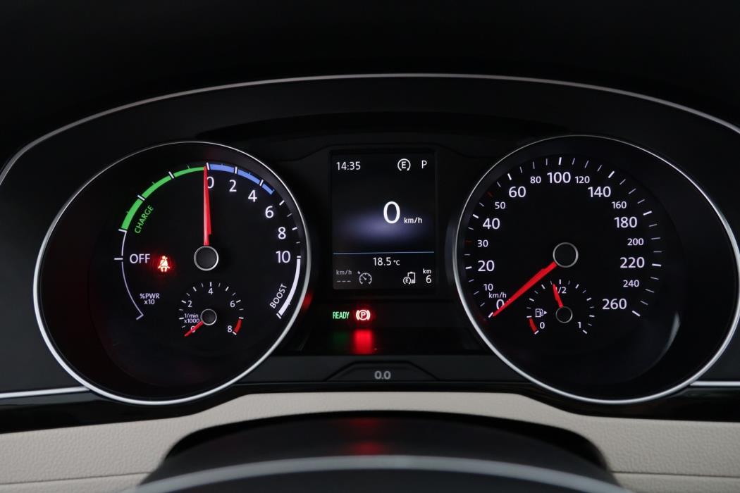 VOLKSWAGEN Passat 2016