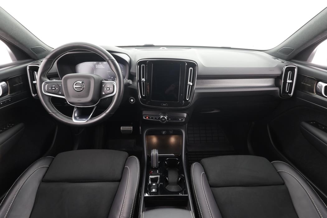 VOLVO XC40 2021