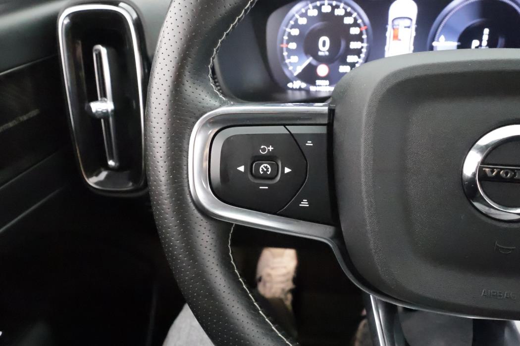 VOLVO XC40 2021