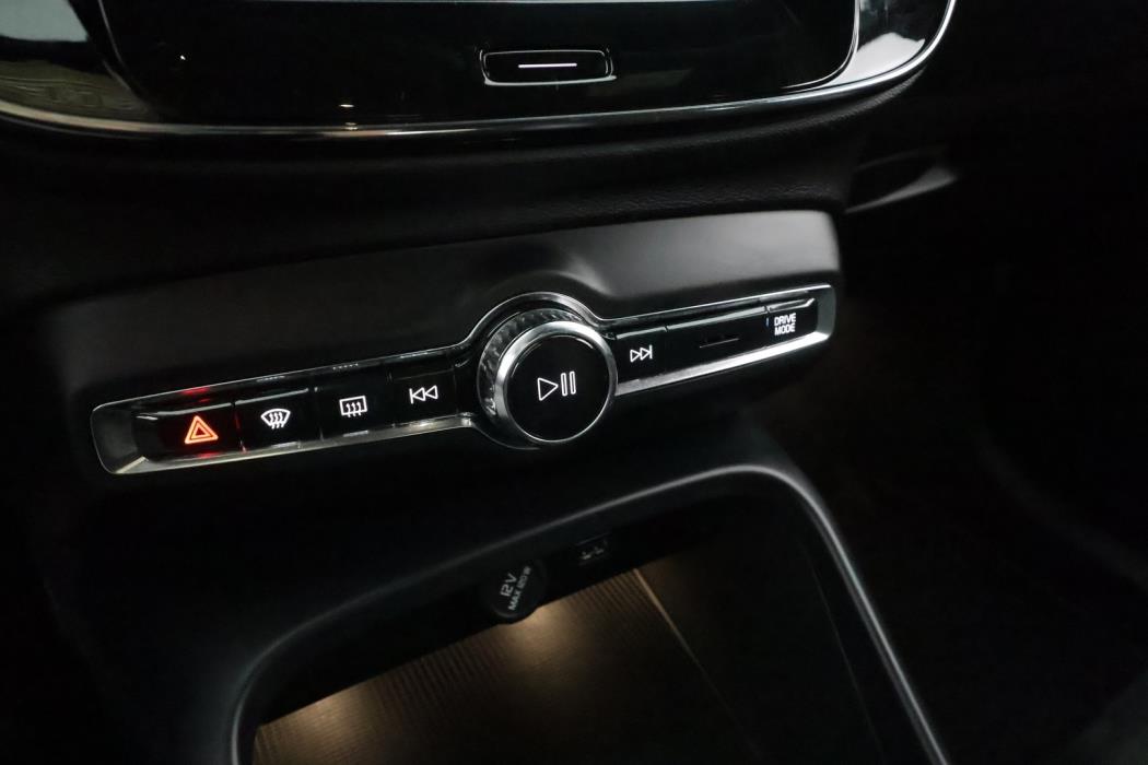 VOLVO XC40 2021