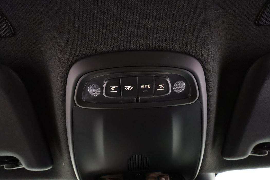 VOLVO XC40 2021