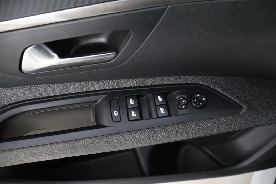 PEUGEOT 5008 2019