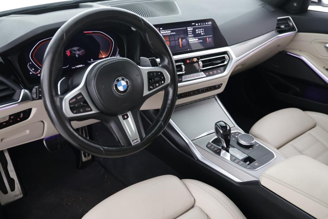 BMW 330 2019