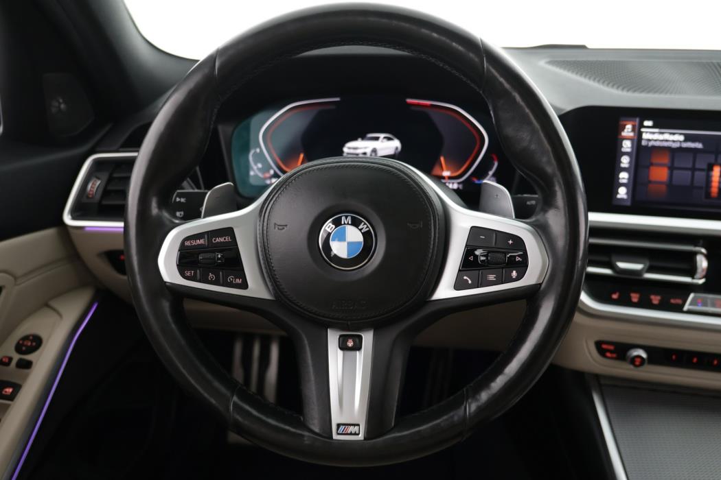 BMW 330 2019
