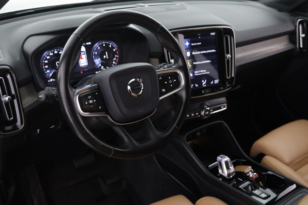 VOLVO XC40 2020