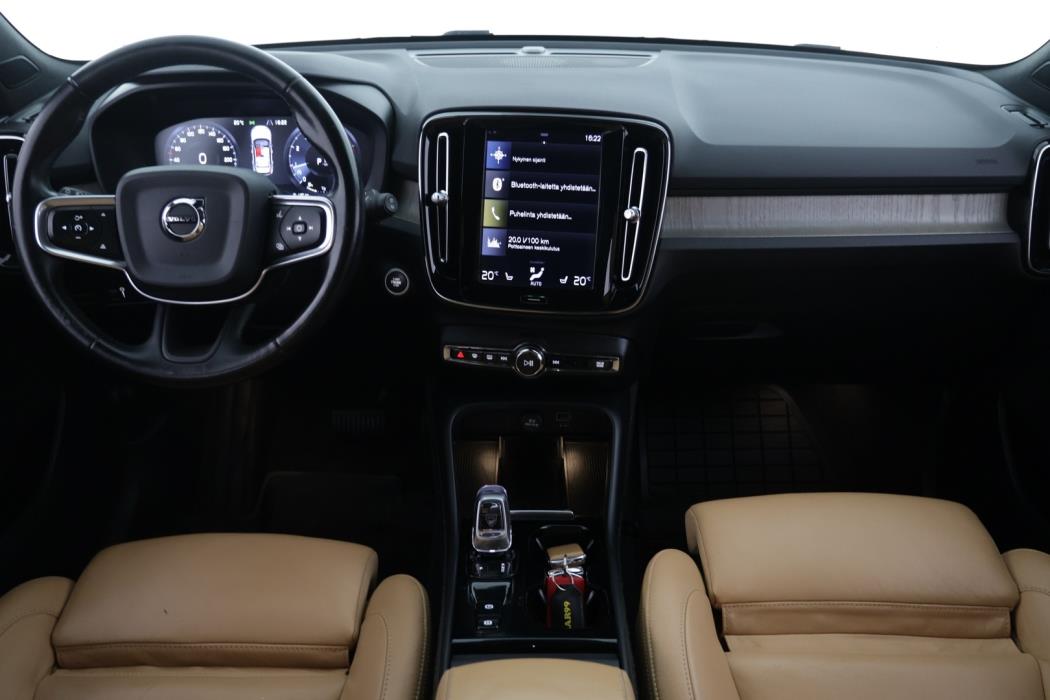 VOLVO XC40 2020