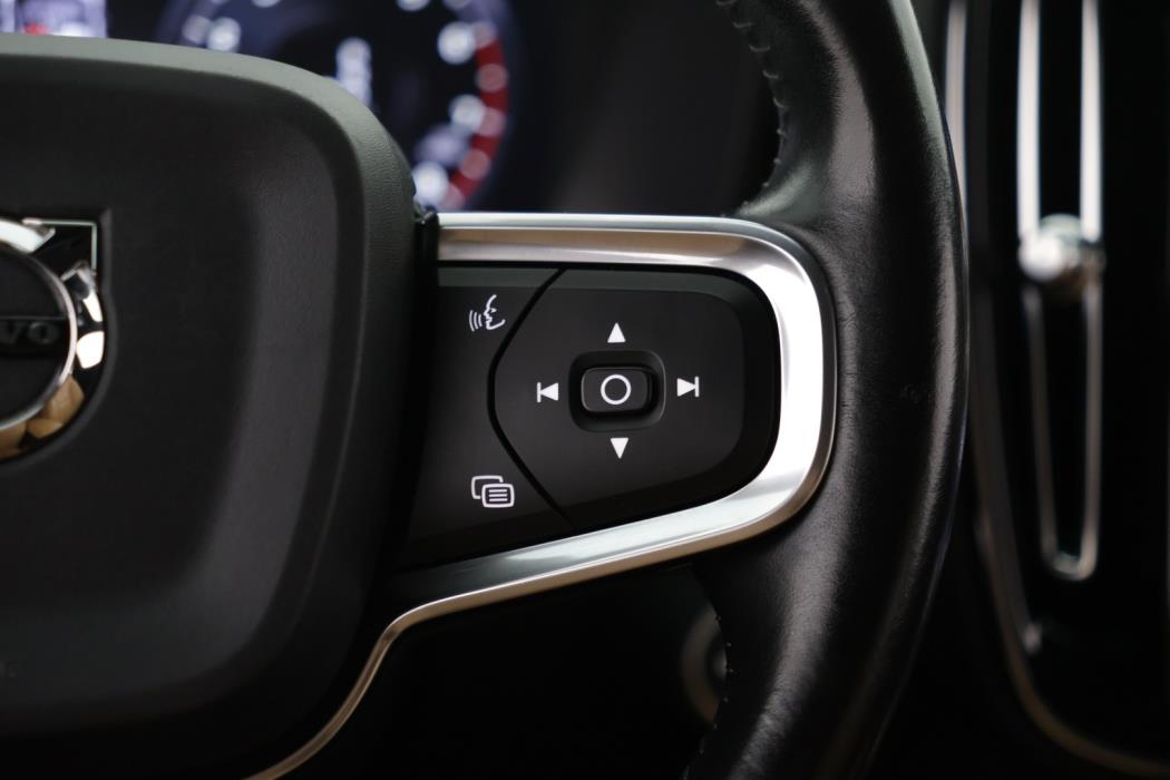 VOLVO XC40 2020
