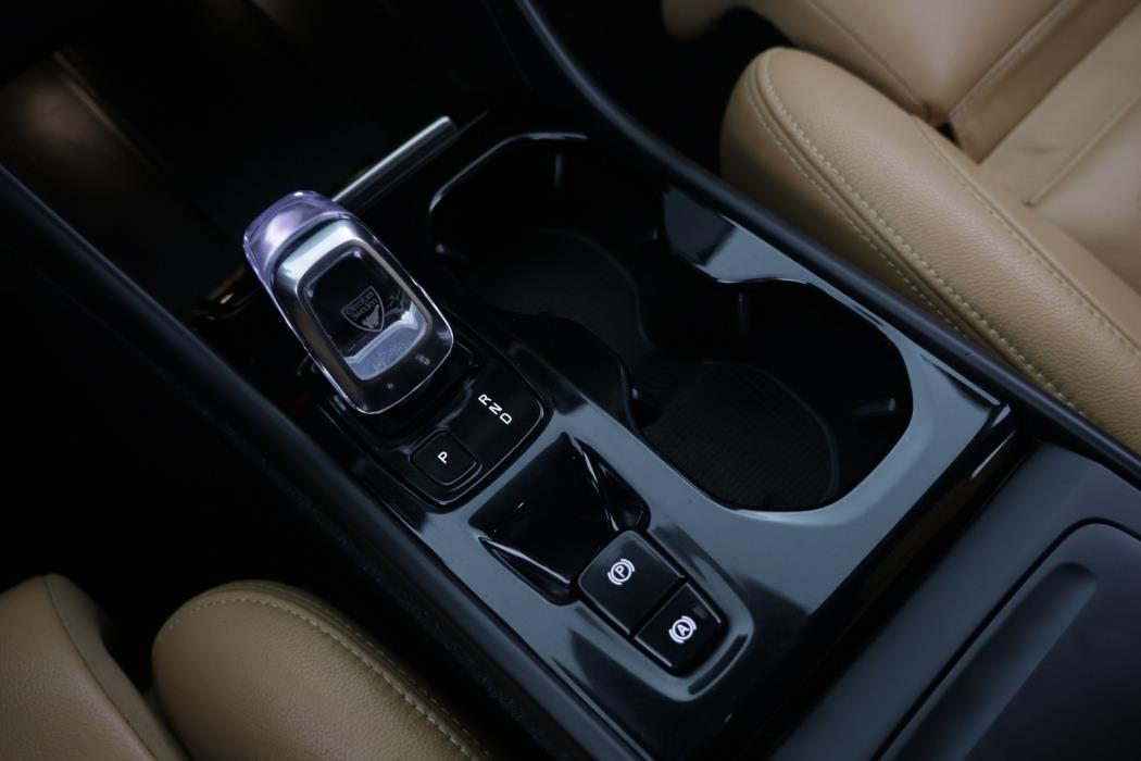VOLVO XC40 2020