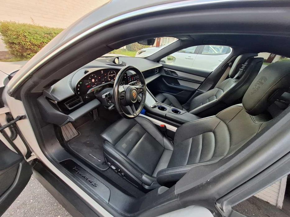 PORSCHE Taycan 2021