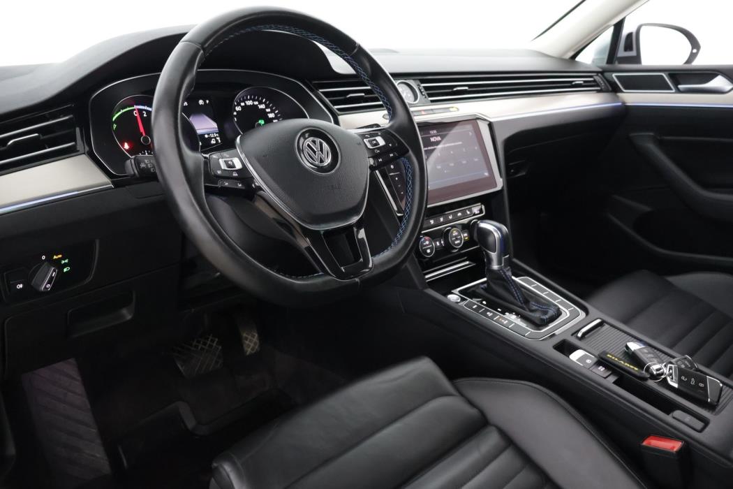 VOLKSWAGEN Passat 2018