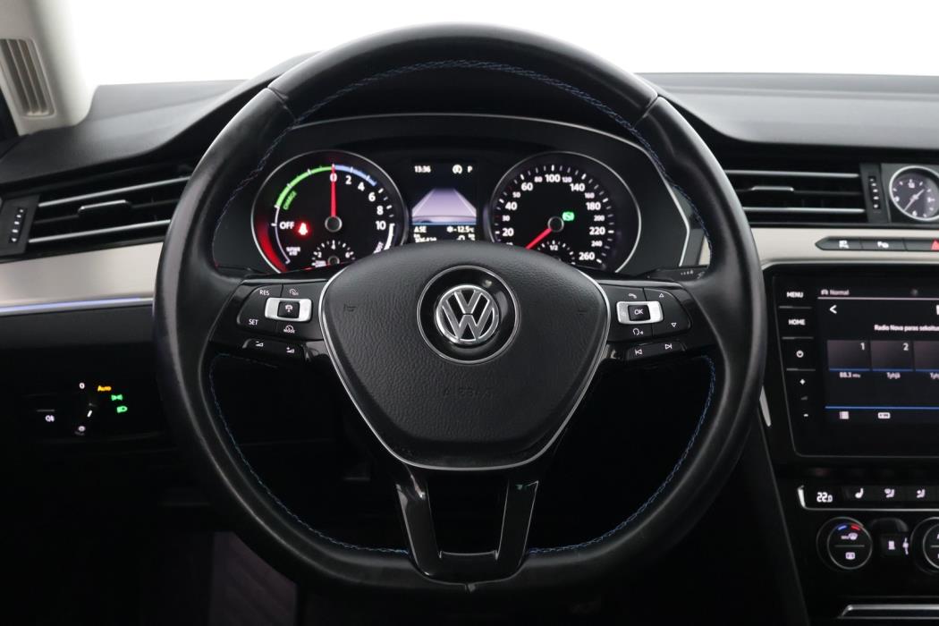 VOLKSWAGEN Passat 2018