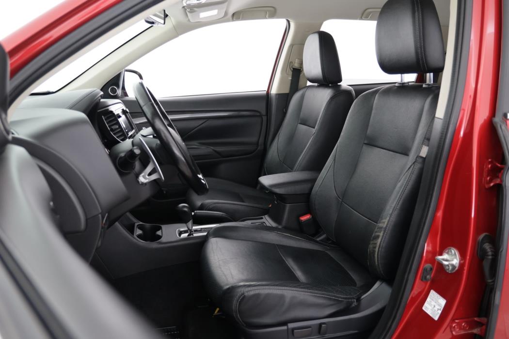 MITSUBISHI Outlander 2016