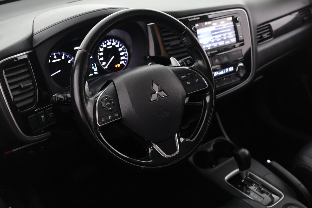 MITSUBISHI Outlander 2016