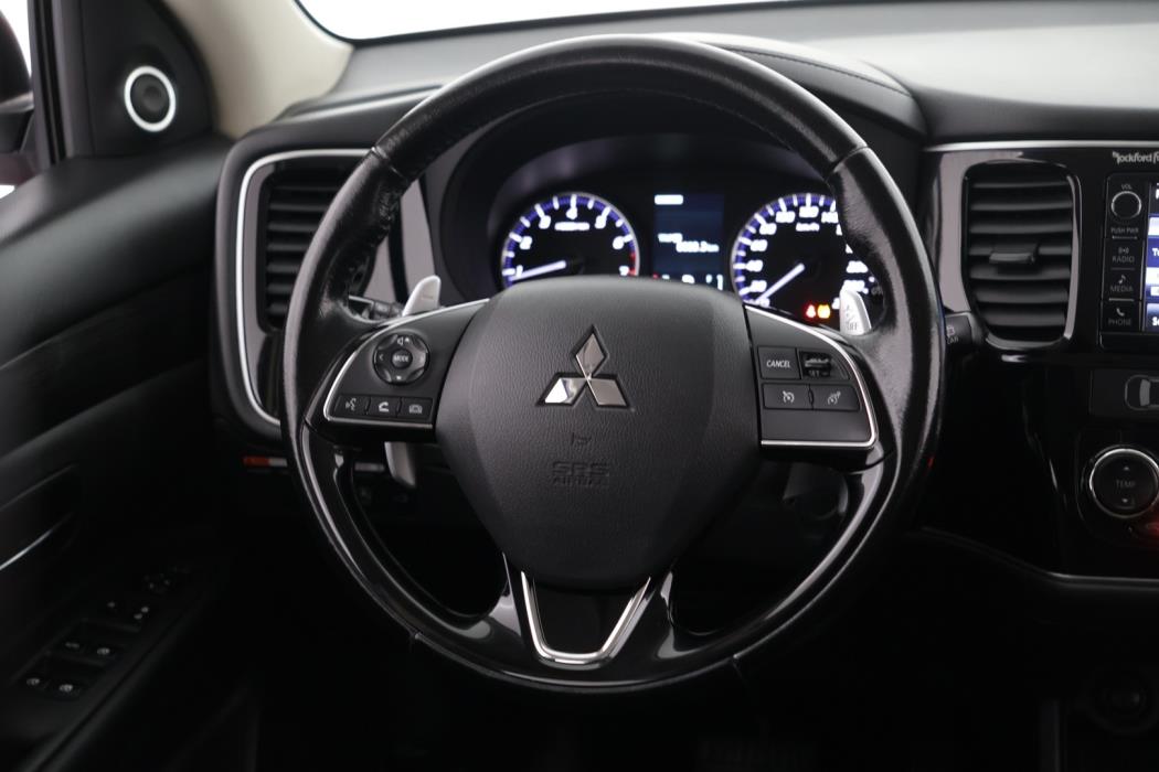 MITSUBISHI Outlander 2016