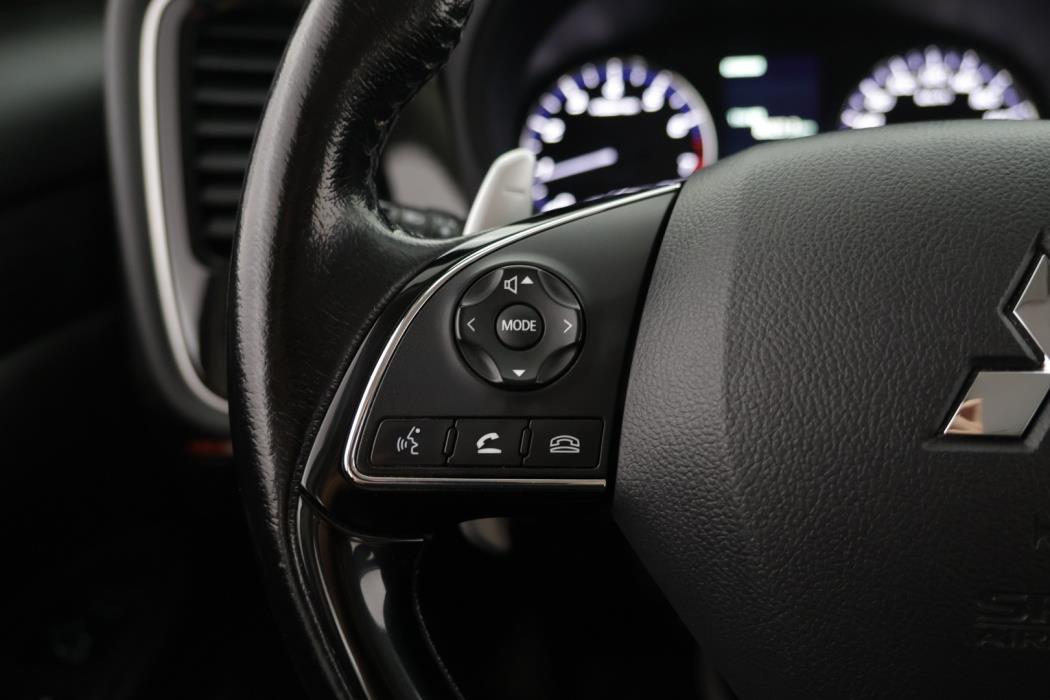 MITSUBISHI Outlander 2016