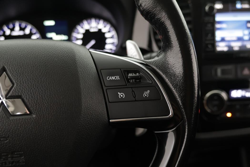 MITSUBISHI Outlander 2016