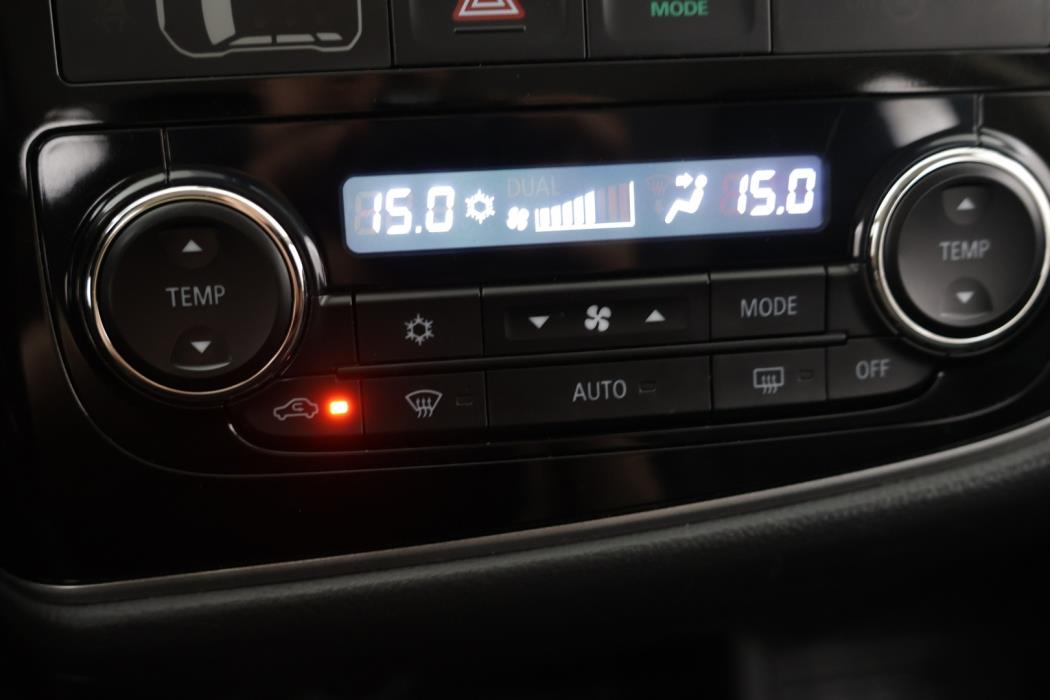 MITSUBISHI Outlander 2016