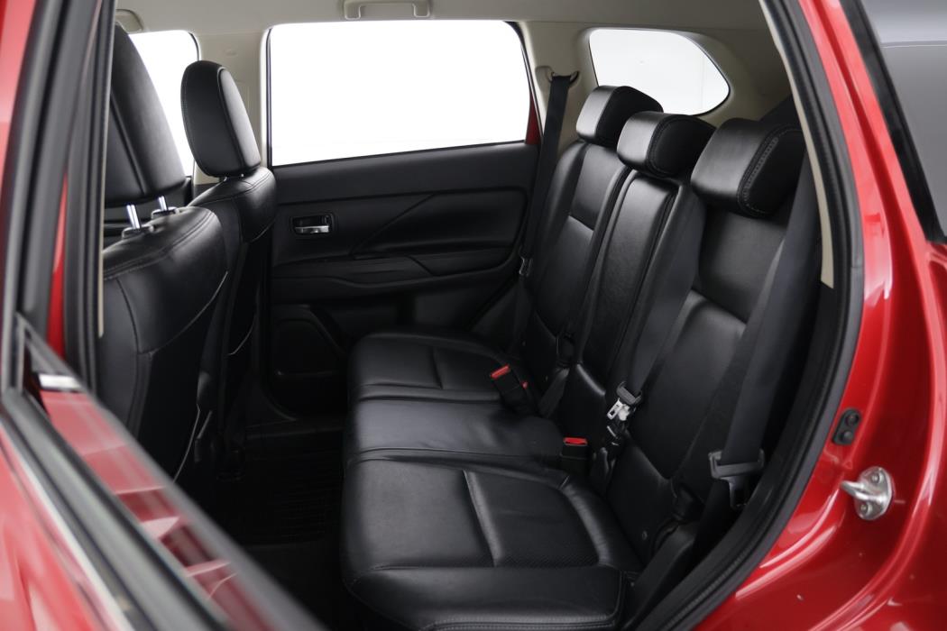 MITSUBISHI Outlander 2016