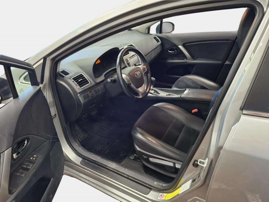 TOYOTA Avensis 2015