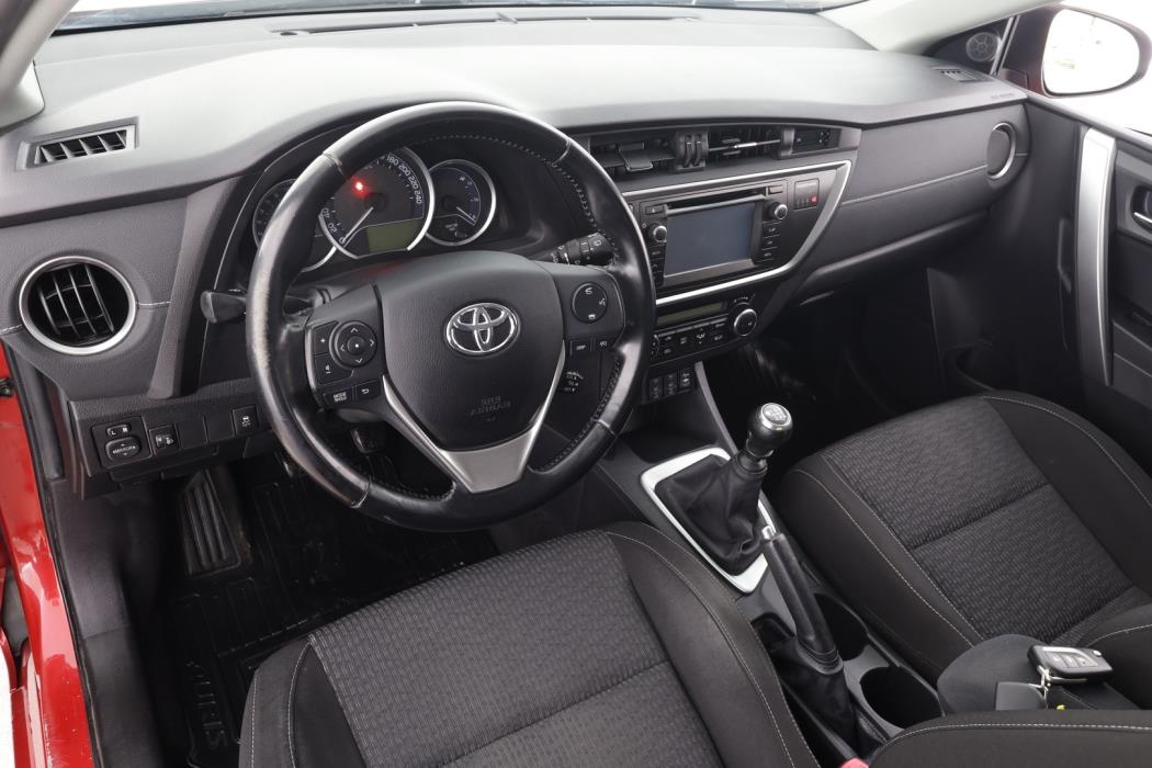 TOYOTA Auris 2015