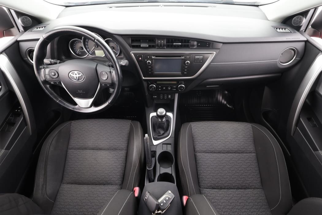 TOYOTA Auris 2015