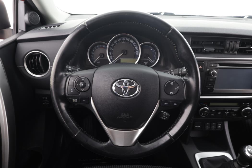 TOYOTA Auris 2015