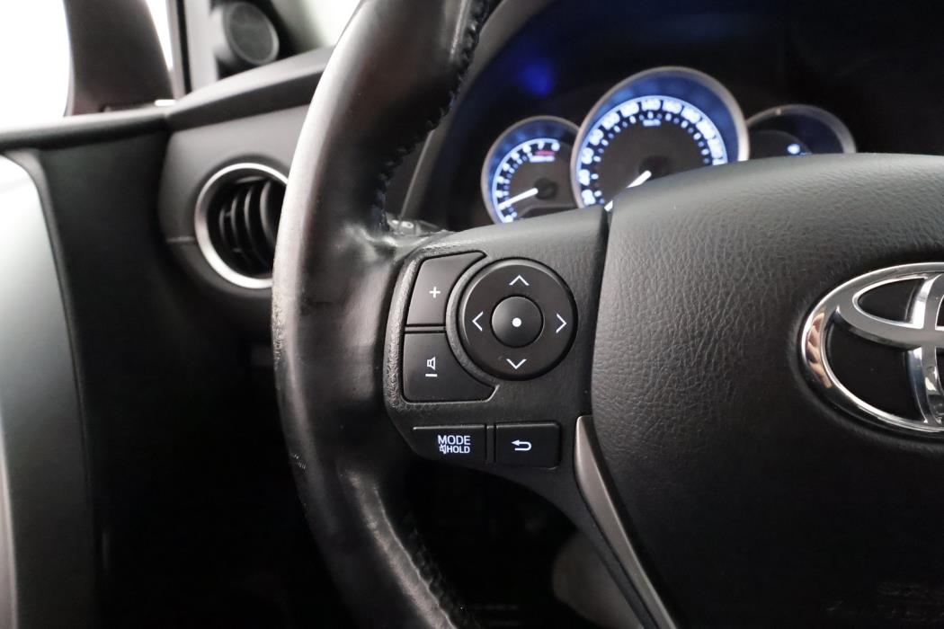 TOYOTA Auris 2015