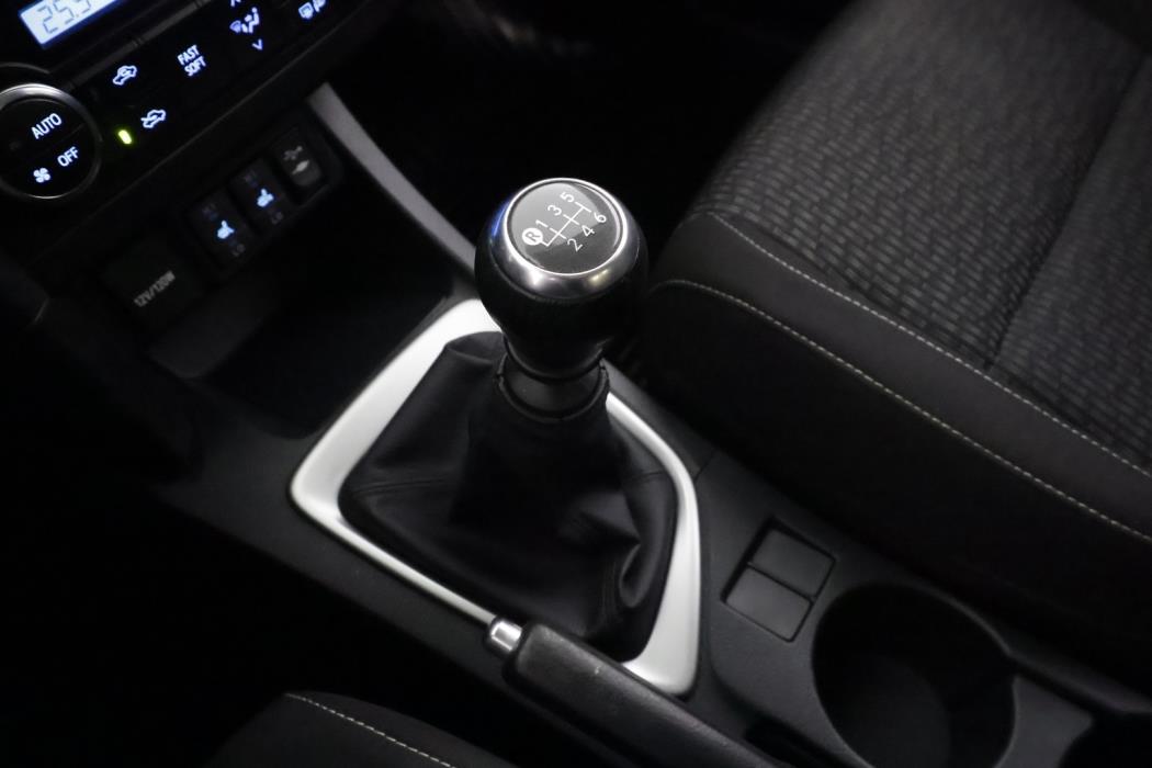 TOYOTA Auris 2015