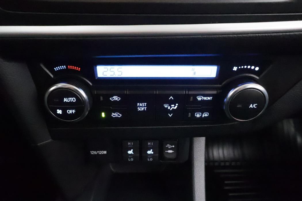 TOYOTA Auris 2015