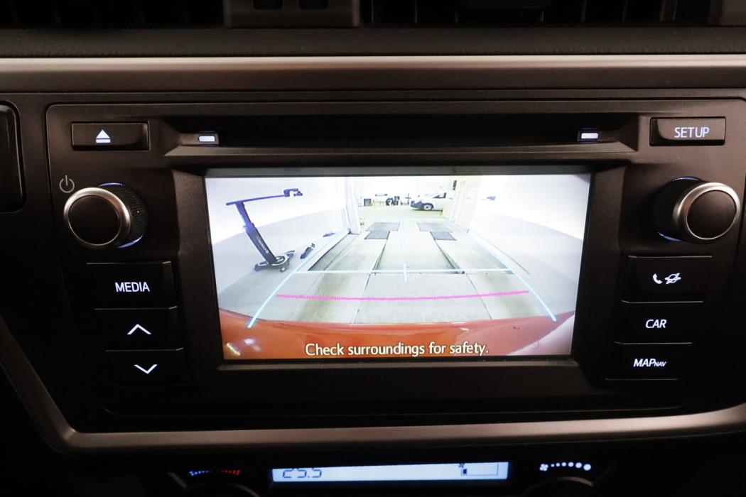 TOYOTA Auris 2015