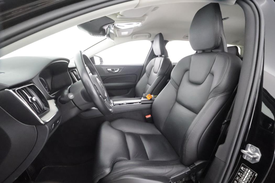 VOLVO V60 2021