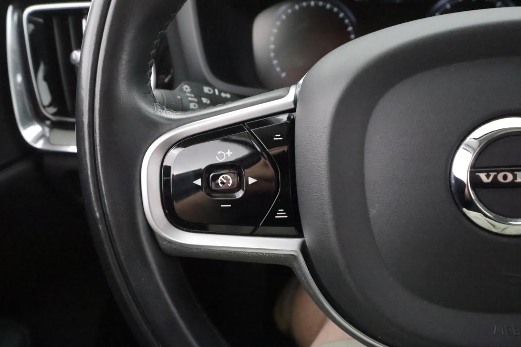 VOLVO V60 2021
