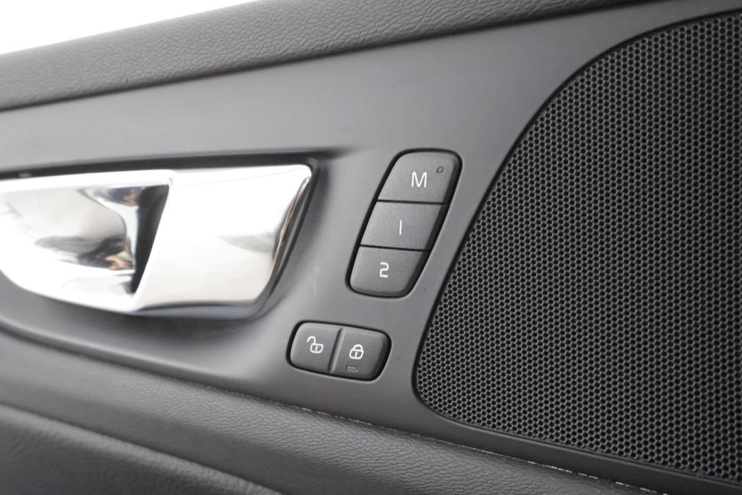VOLVO V60 2021