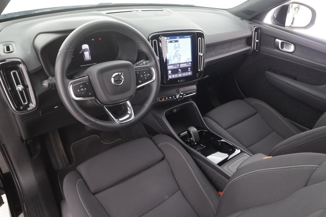 VOLVO XC40 2023