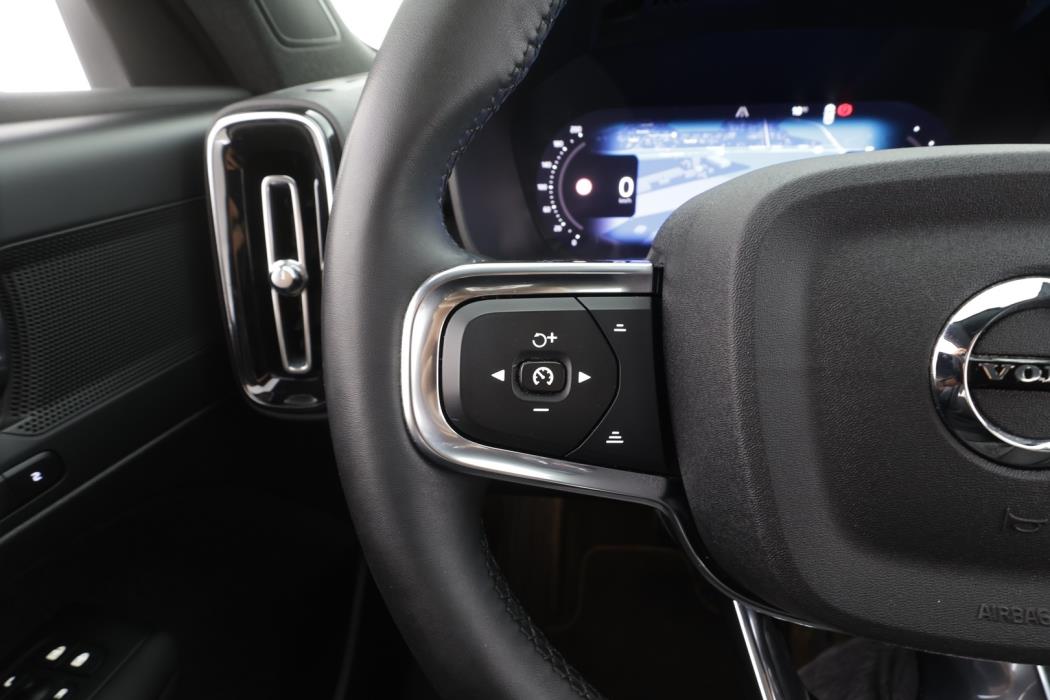 VOLVO XC40 2023