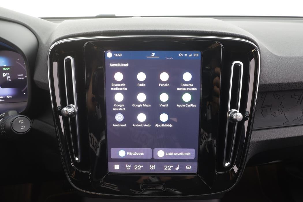 VOLVO XC40 2023