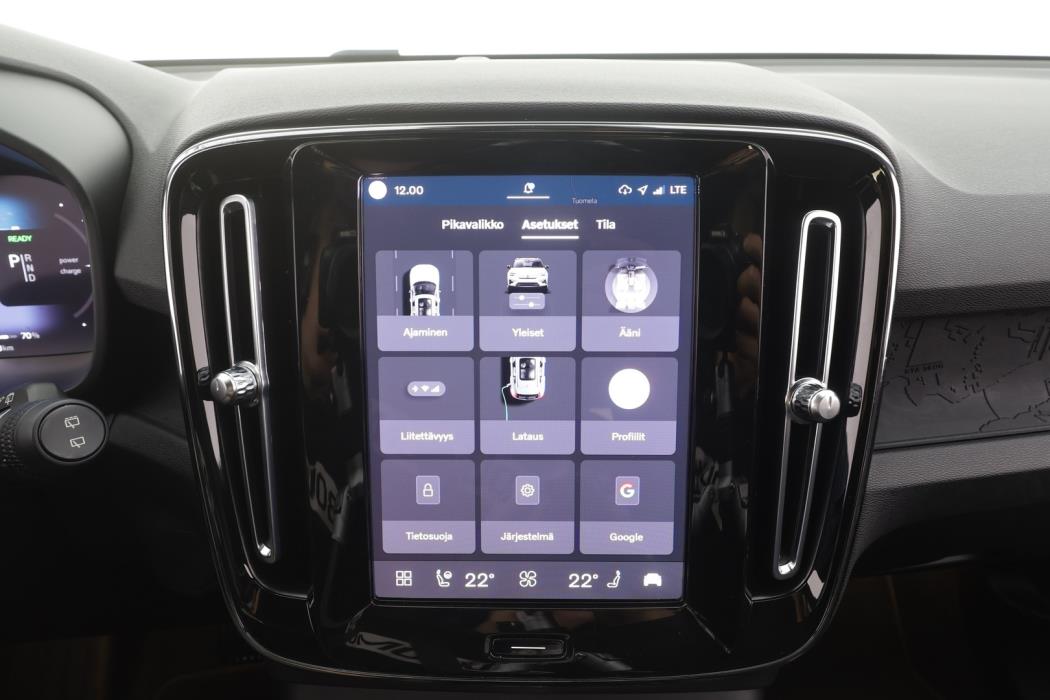 VOLVO XC40 2023