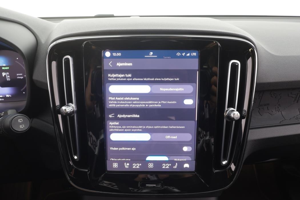 VOLVO XC40 2023