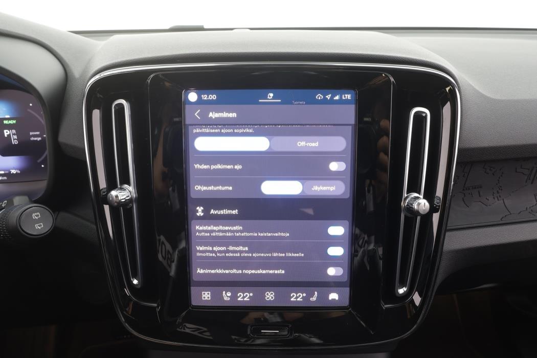 VOLVO XC40 2023