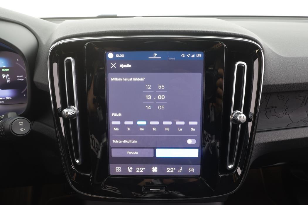 VOLVO XC40 2023